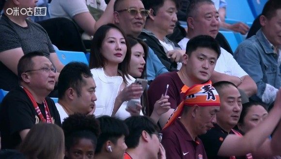 导播懂球啊❗️海牛v铜梁龙看台气质小姐姐
